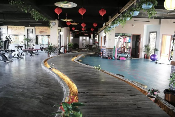 重庆美女按摩师，带你走进身心的养生之旅！